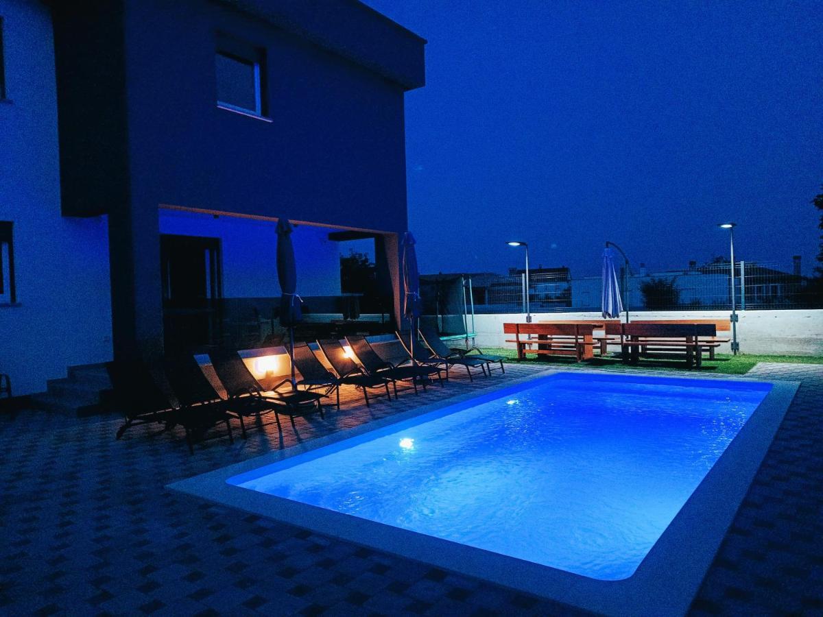 Villa Nikolina - Luxury Villa With 5 Bedrooms And Swimming Pool Vodnjan Εξωτερικό φωτογραφία