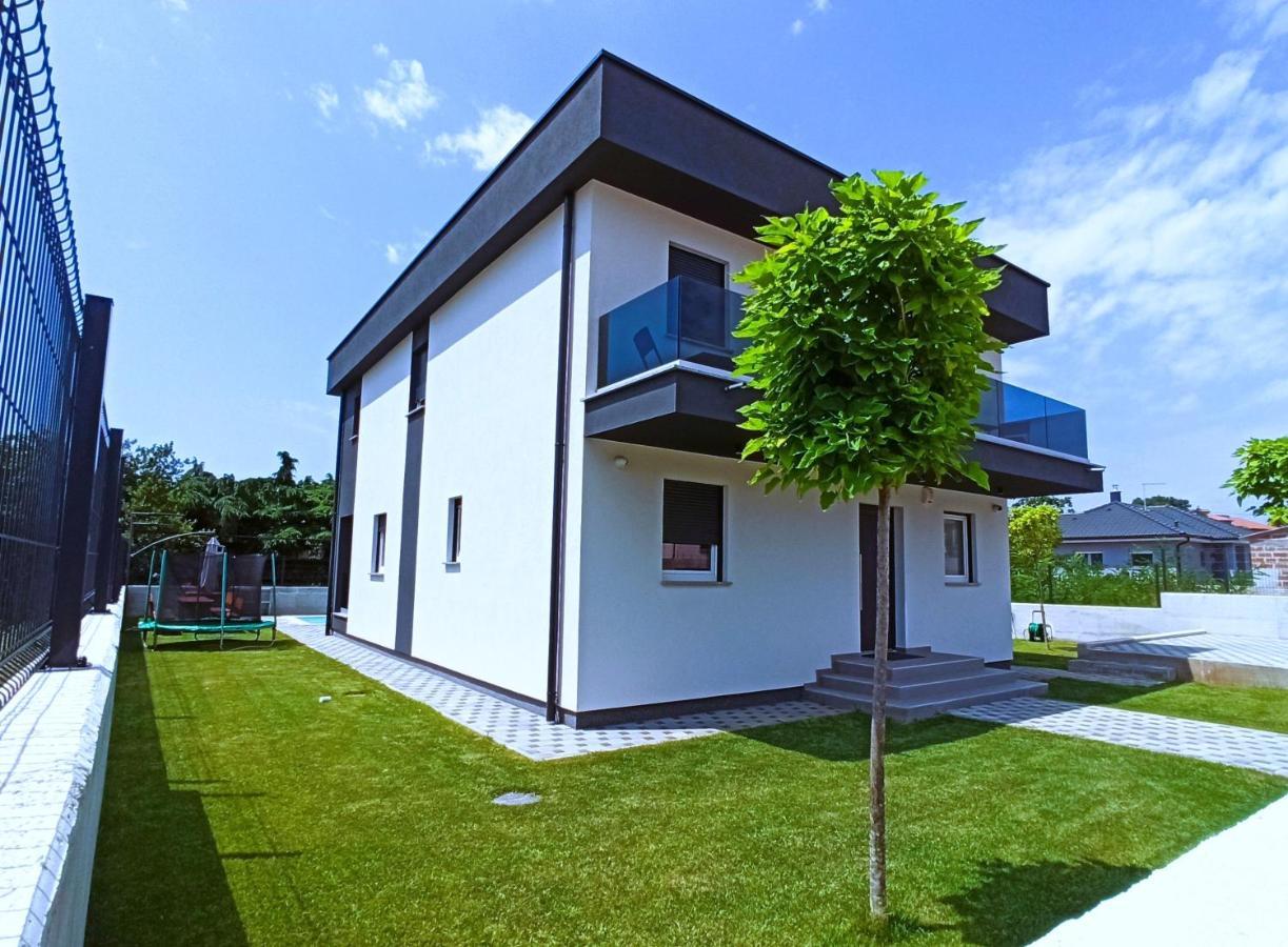 Villa Nikolina - Luxury Villa With 5 Bedrooms And Swimming Pool Vodnjan Εξωτερικό φωτογραφία