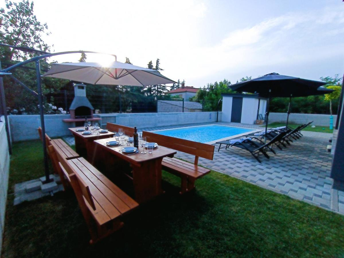 Villa Nikolina - Luxury Villa With 5 Bedrooms And Swimming Pool Vodnjan Εξωτερικό φωτογραφία